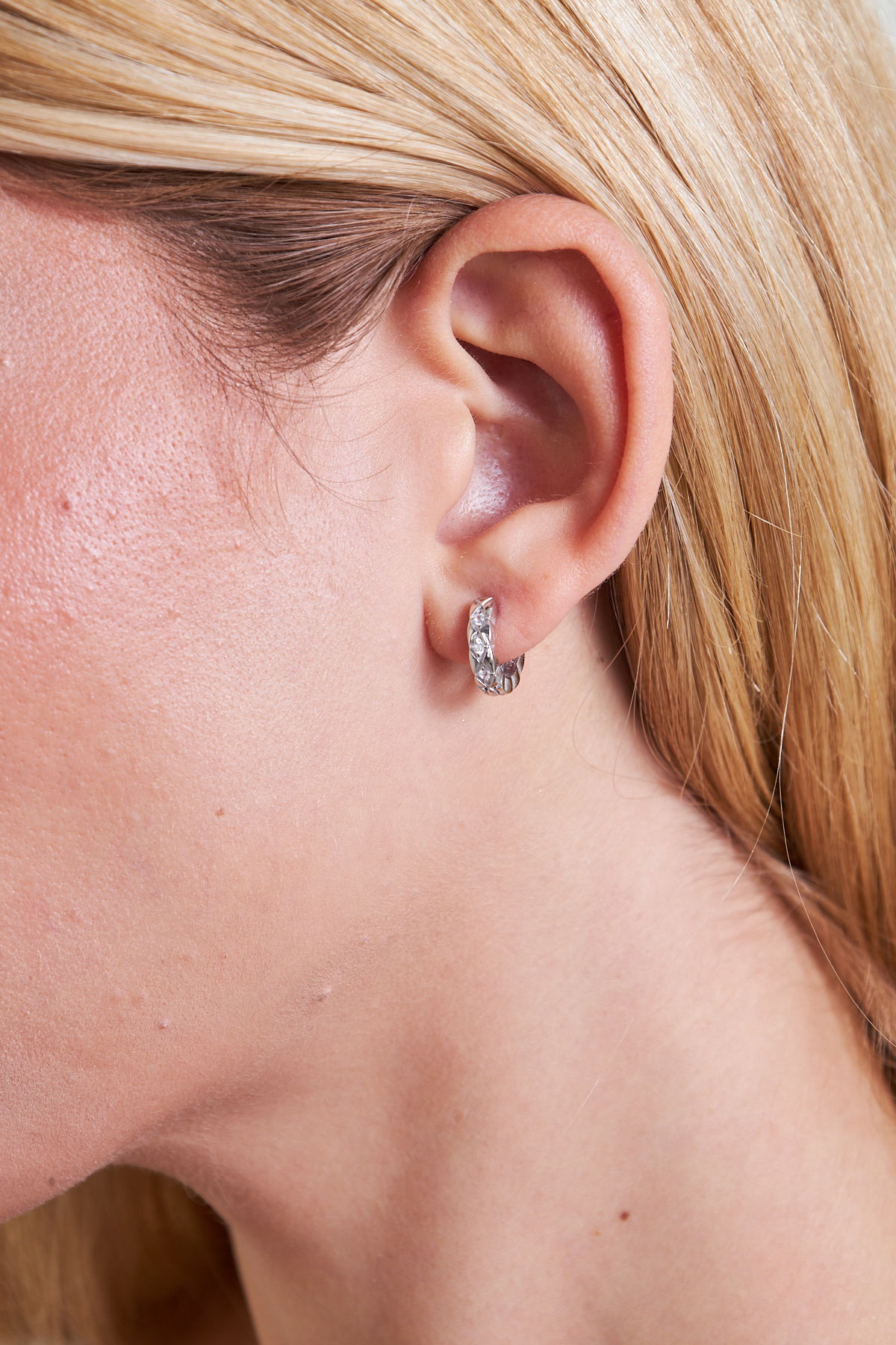 925 Ayar Gümüş Çapraz Kesim Formlu Taşlı Kadın Huggie Küpe VKP-7544 - Ventino - Ventino Silver