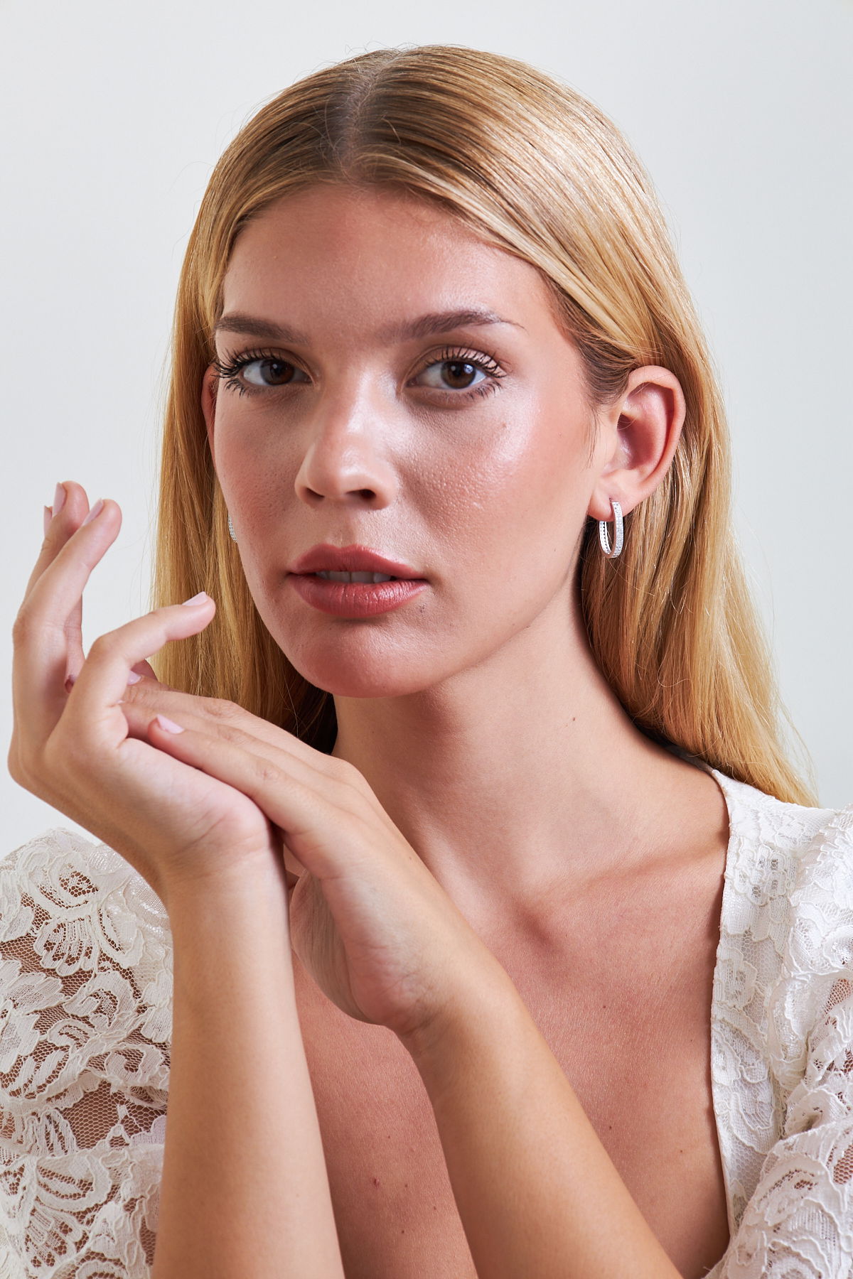 925 Ayar Gümüş Çift Sıra Taşlı Kadın Oval Küpe VKP-7533 - Ventino - Ventino Silver