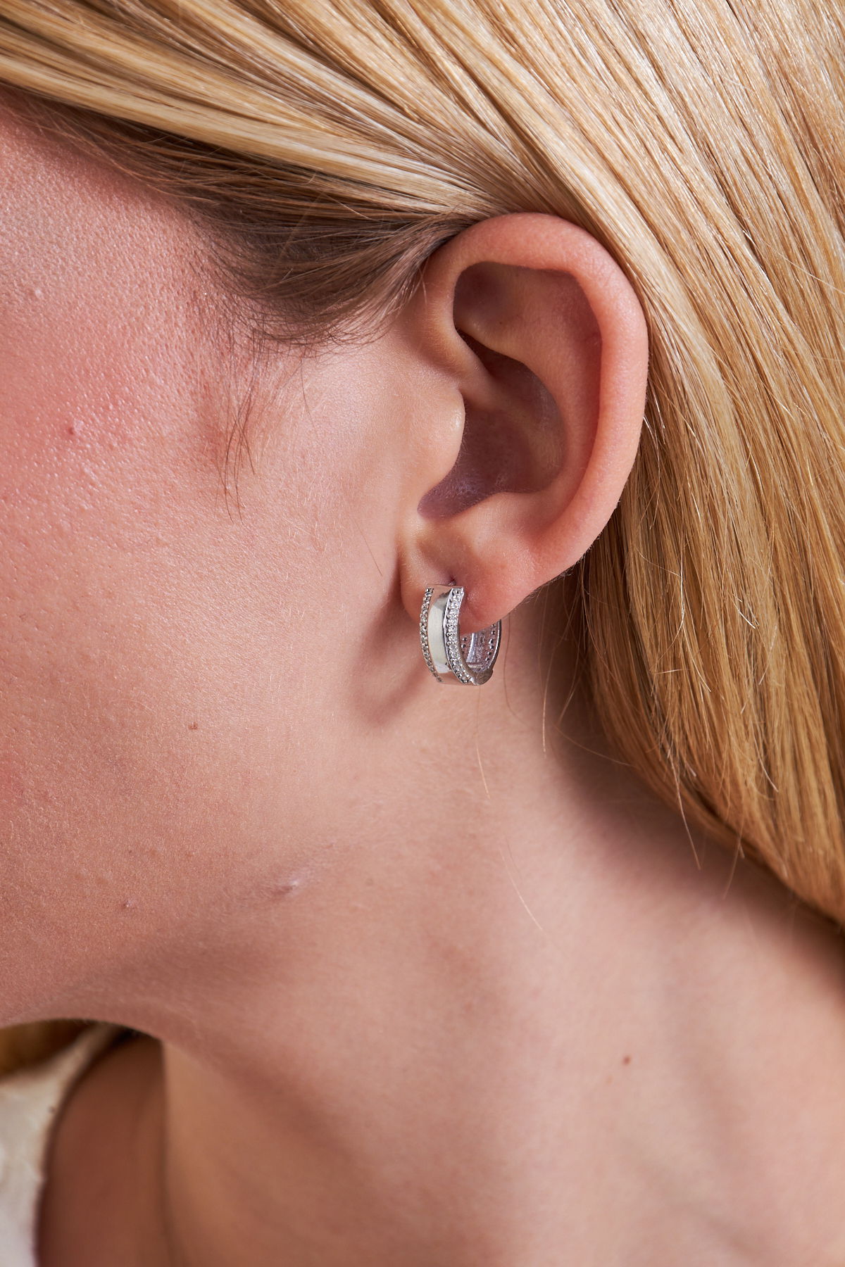 925 Ayar Gümüş Sıralı Taş Detay Kadın Halka Küpe VKP-7527 - Ventino - Ventino Silver